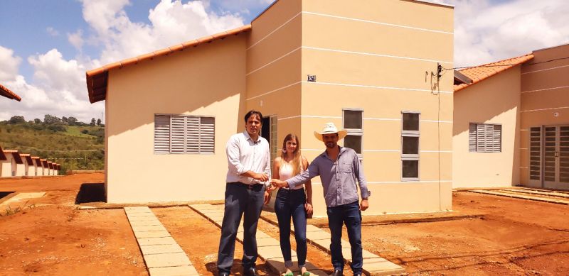 Mais 102 casas são entregues no Novo Bairro Zezinho Coelho.